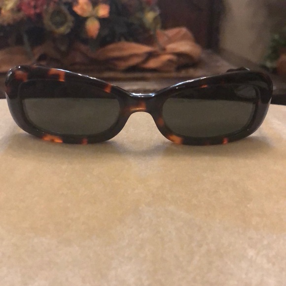 Moschino Accessories - Moschino vintage Carey sunglasses 🥰🥰🥰🥰🤗🤗🤗